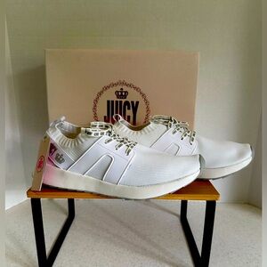 NWT Juicy Contour Women’s 10 Avaya White Shoes. Comes with Box.